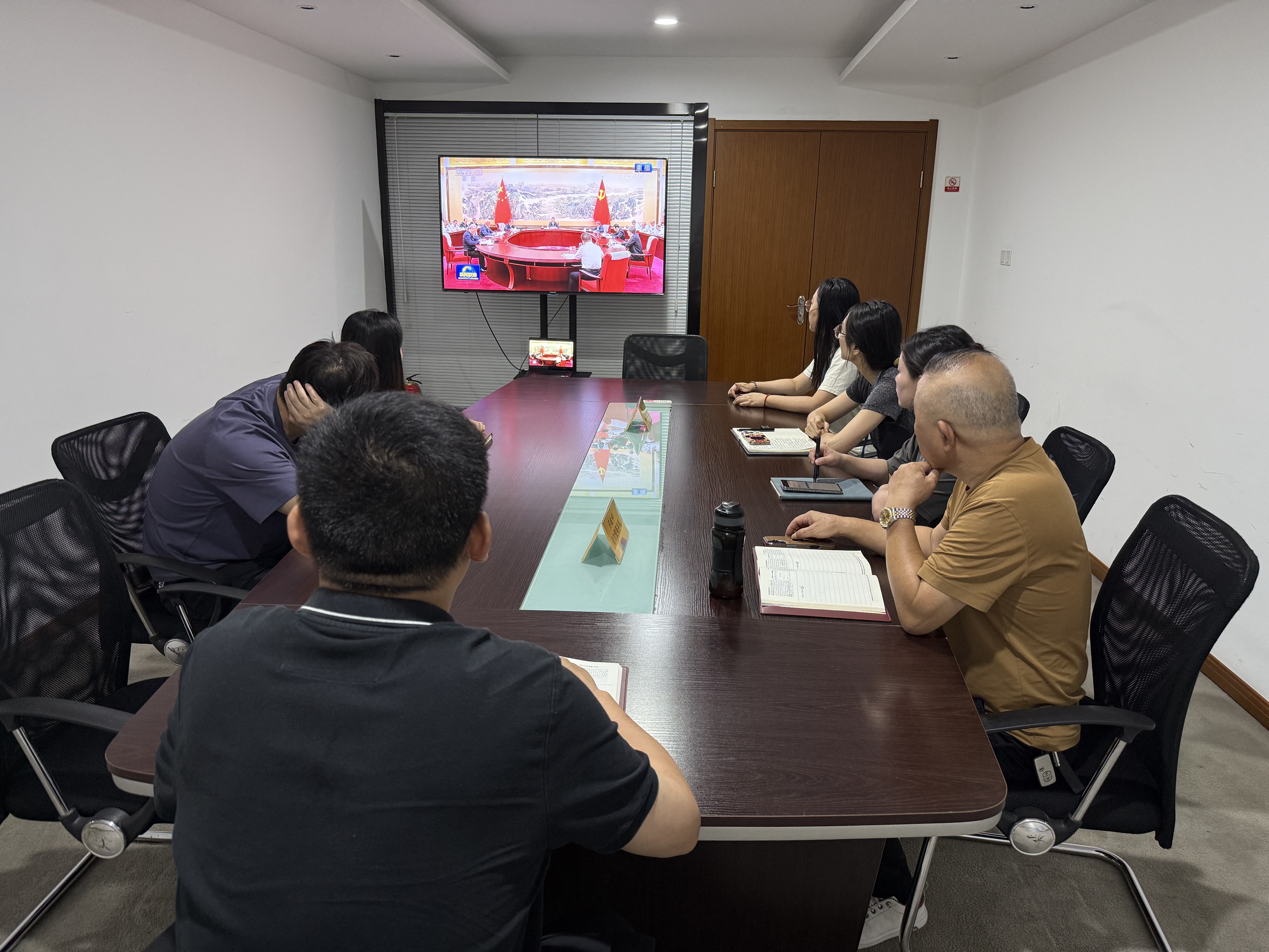 水晶城党支部开展7月党员固定活动